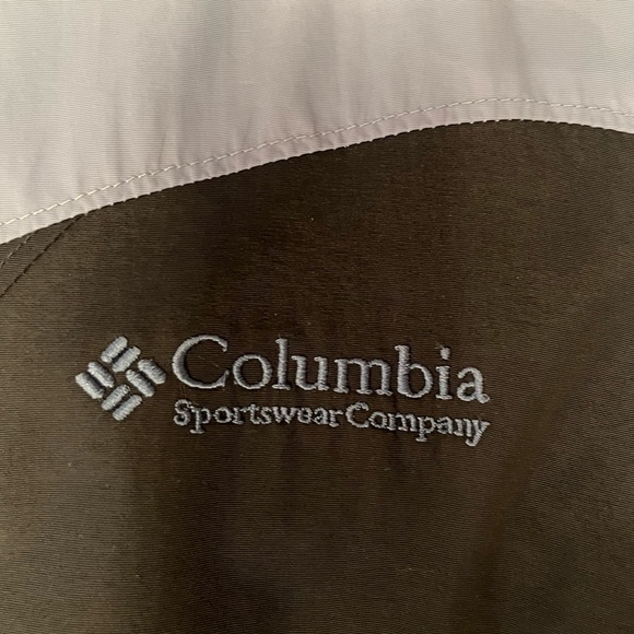 Columbia woman’s jacket/rain coat. Winter jacket if lined. - Picture 5 of 6